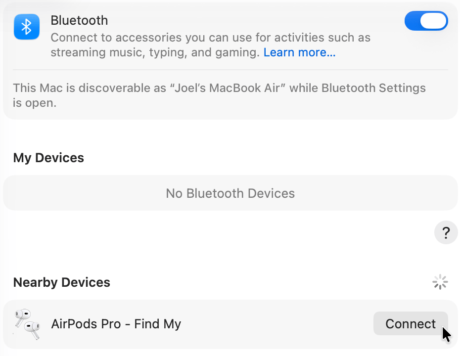 ‘근처 기기’에서 AirPods의 연결을 기다리는 Bluetooth 설정. 공식 예시.